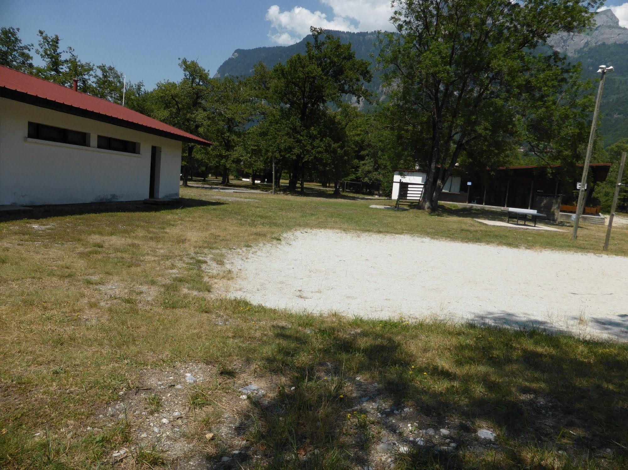 Camping L'Ecureuil - Mont-Blanc Village Domancy Exterior photo