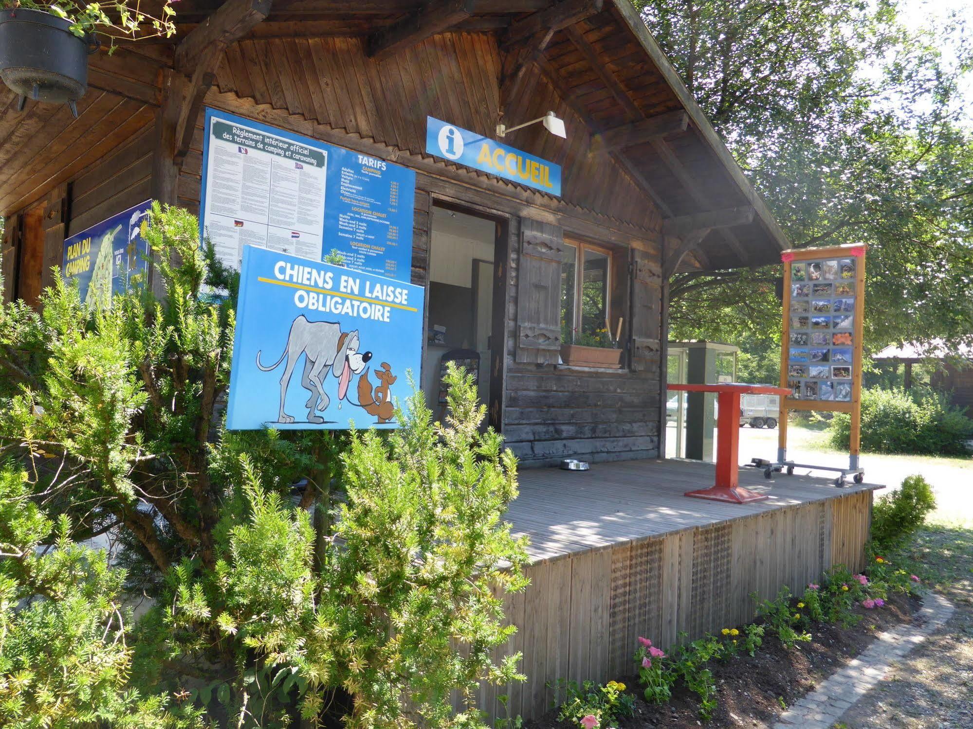 Camping L'Ecureuil - Mont-Blanc Village Domancy Exterior photo