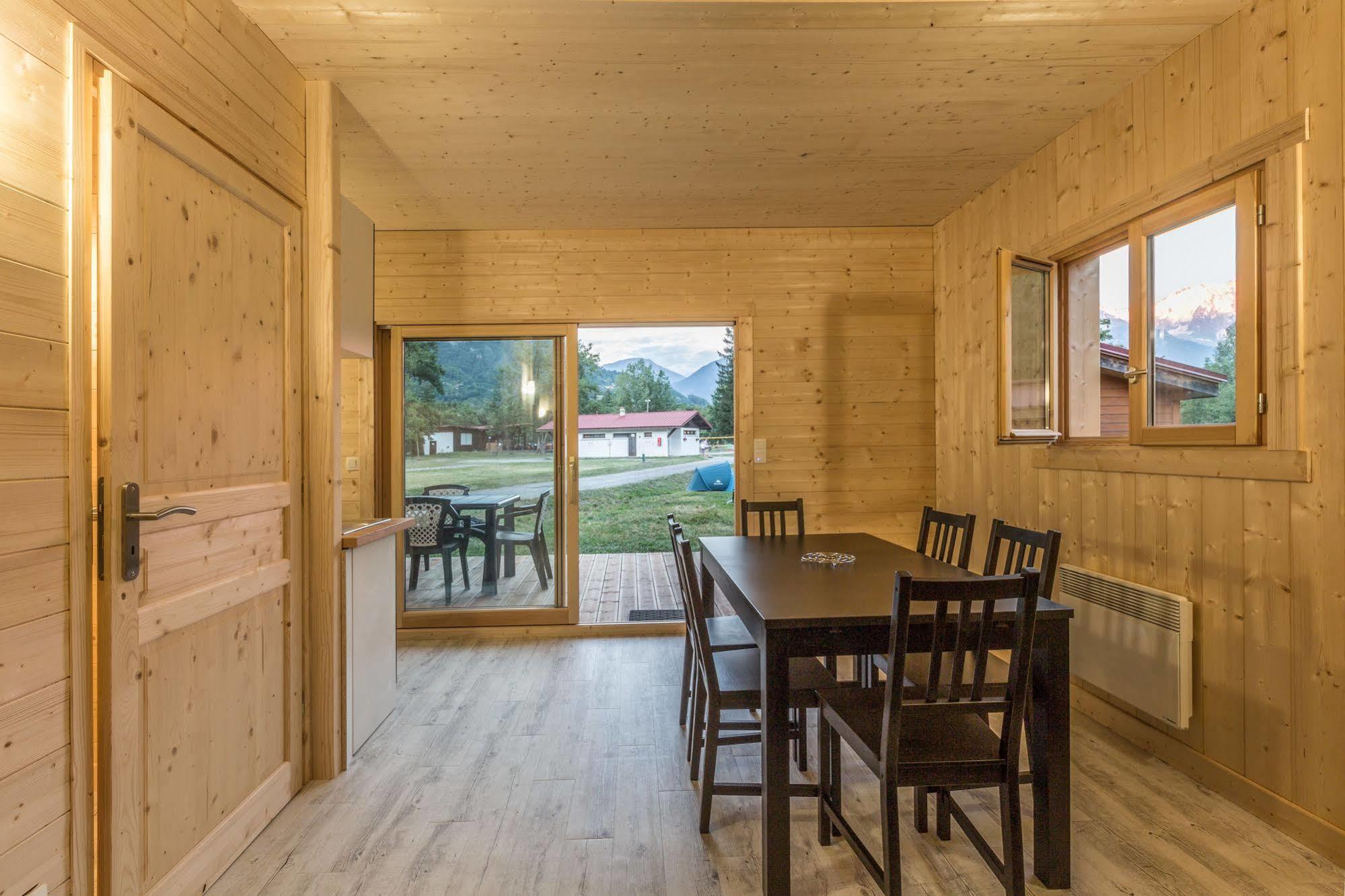 Camping L'Ecureuil - Mont-Blanc Village Domancy Exterior photo